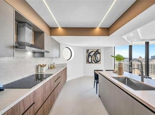 3-bedroom Condo — 20185 E Country Club Dr APT 1904, Aventura, 33180
