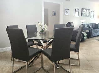 2-bedroom Condo — 2402 Antigua Circle #E3, Pompano Beach, 33066