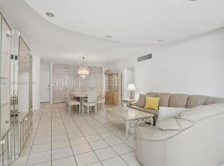 2+1 Condo — 5005 Collins Ave APT 424, Miami Beach, 33140