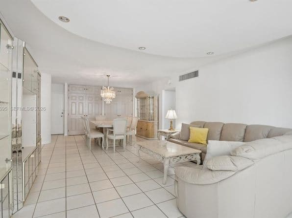2-bedroom Condo — 5005 Collins Ave APT 424, Miami Beach, FL 33140
