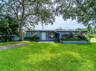 4+1 Müstakil ev — 3338 Taft St, Hollywood, 33021