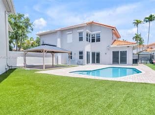 5-bedroom Single-Family Home — 1547 Mariner Way, Hollywood, 33019