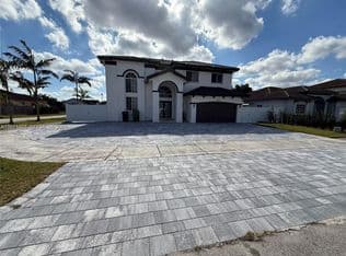 4+1 Müstakil ev — 15624 SW 20th St, Miami, 33185