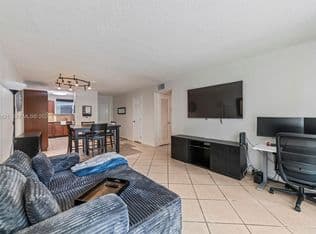 2+1 Condo — 1400 Tallwood Ave APT 107, Hollywood, 33021