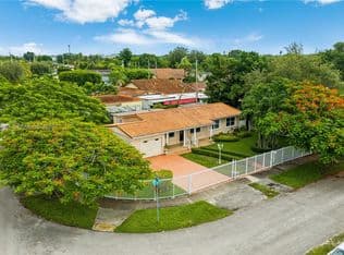 4+1 Müstakil ev — 7135 SW 19th St, Miami, 33155