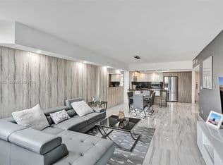 2+1 Condo — 19370 Collins Ave APT 426, Sunny Isles Beach, 33160
