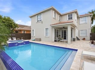 4+1 Müstakil ev — 11090 NW 84th St, Doral, 33178