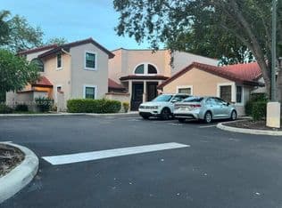 2+1 Townhouse — 9177 W Sunrise Blvd, Plantation, 33322