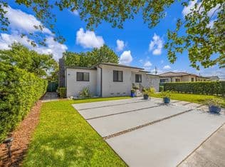 2+1 Müstakil ev — 6541 SW 18th St, West Miami, 33155