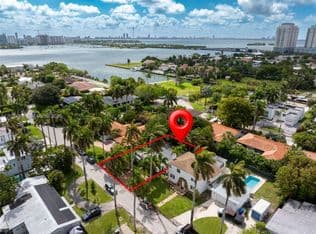 3+1 Müstakil ev — 1104 NE 85th St, Miami, 33138
