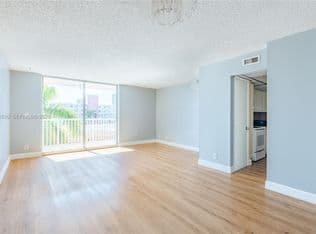 2+1 Condo — 3161 S Ocean Dr APT 407, Hallandale, 33009