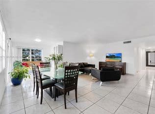 2+1 Condo — 11840 NE 19th Dr APT 9, Miami, 33181