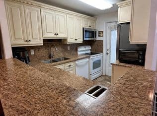 2+1 Condo — 400 SE 10th Street #202, Deerfield Beach, 33441