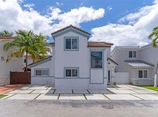 4-bedroom Single-Family Home — 979 NW 126th Path, Miami, 33182