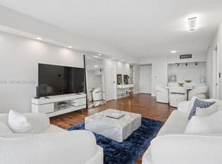 2+1 Condo — 20225 NE 34th Ct APT 1014, Aventura, 33180