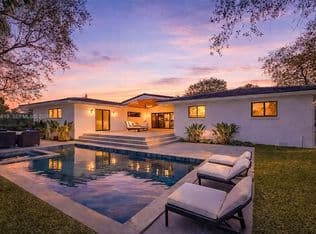 5-bedroom Single-Family Home — 12940 SW 73rd Ave, Pinecrest, 33156