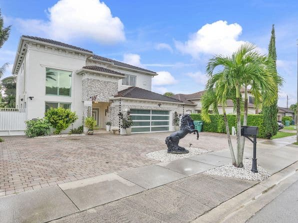 4-bedroom Single-Family Home — 15580 SW 176TH Terrace, Miami, FL 33187