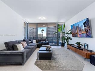 2-bedroom Condo — 1000 Brickell Plz #2812, Miami, 33131