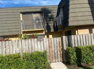 2-bedroom Townhouse — 3418 34th Way, West Palm Beach, 33407