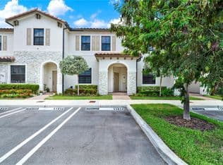 3-bedroom Townhouse — 11815 SW 247th Ter, Homestead, 33032