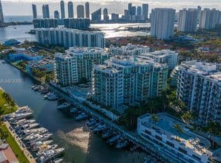 3+1 Condo — 3131 NE 188th St APT 21107, Miami, 33180