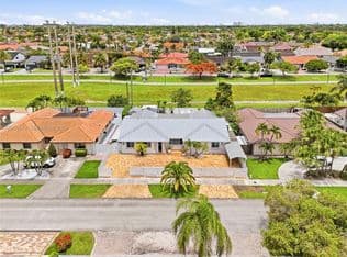 4-bedroom Single-Family Home — 323 NW 136th Pl, Miami, 33182