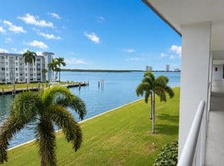 2+1 Condo — 111 Shore Court #302, North Palm Beach, 33408