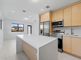3+1 Müstakil ev — 3620 SW 92nd Ave, Miami, 33165