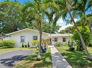 3+1 Müstakil ev — 3750 Percival Ave, Miami, 33133