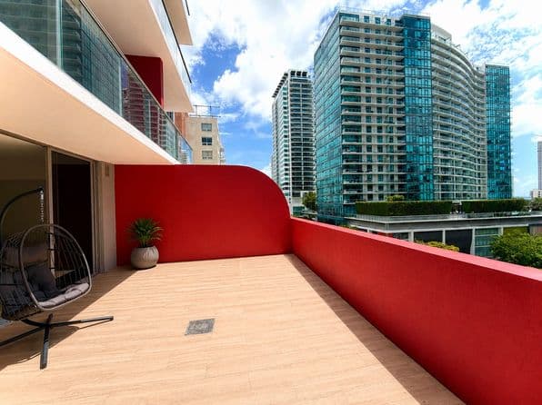 Building — For Rent, Miami 33137
