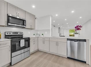 2-bedroom Condo — 2101 Lucaya Bnd APT E1, Pompano Beach, 33066