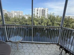 1+1 Condo — 300 Diplomat Pkwy APT 712, Hallandale, 33009