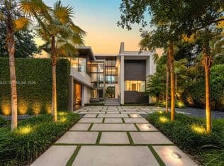 5-bedroom Single-Family Home — 132 Paloma Dr, Coral Gables, 33143