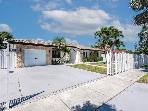 3+1 Müstakil ev — 12485 SW 220th St, Miami, FL 33170