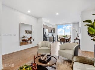3+1 Condo — 398 NE 5th St Unit 1601, Miami, 33132