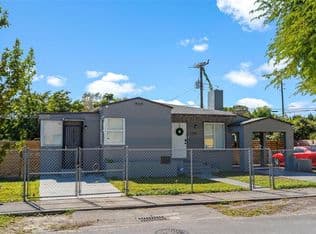 3+1 Müstakil ev — 1780 NW 49th St, Miami, 33142