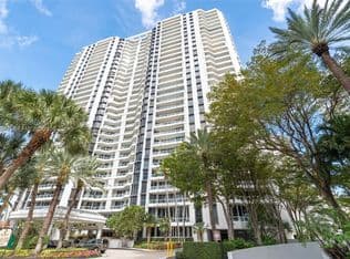 3+1 Condo — 21205 Yacht Club Dr APT 805, Aventura, 33180