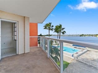 2+1 Condo — 1351 NE Miami Gardens Dr APT 406E, North Miami Beach, 33179
