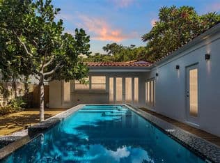 4+1 Müstakil ev — 776 NE 74th St, Miami, 33138