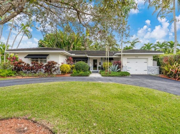 3-bedroom Single-Family Home — 700 Vilabella Ave, Coral Gables, FL 33146