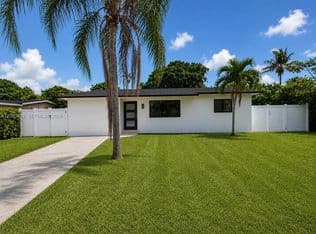 4+1 Müstakil ev — 1141 NE 166th St, North Miami Beach, 33162
