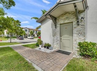 3-bedroom Townhouse — 12990 SW 232nd Ln, Homestead, 33032