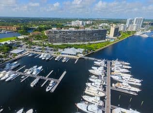 2+1 Condo — 136 Lakeshore Drive #211, North Palm Beach, 33408