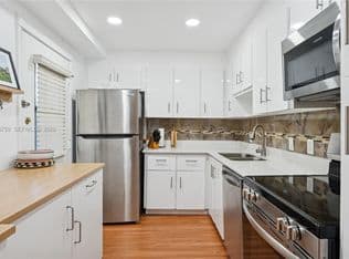 2-bedroom Condo — 3101 N Country Club Dr APT 102, Aventura, 33180