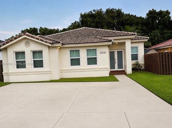 3+1 Müstakil ev — 16240 SW 83rd Ln, Miami, FL 33193
