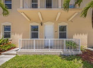 4-bedroom Townhouse — 24637 SW 117th Ave, Homestead, 33032
