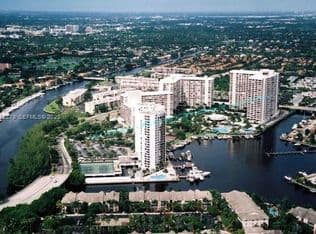 2+1 Condo — 2500 Parkview Dr APT 417, Hallandale, 33009