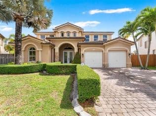 5+1 Müstakil ev — 15465 SW 117th St, Miami, 33196