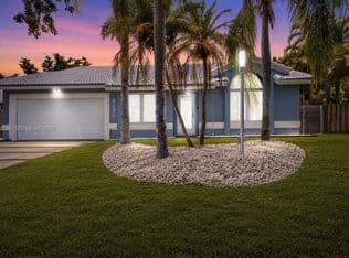 4-bedroom Single-Family Home — 9430 SW 215th Ln, Cutler Bay, 33189
