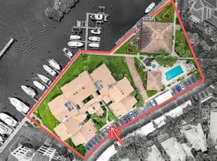 2-bedroom Condo — 827 OAK HARBOUR Drive, Juno Beach, 33408